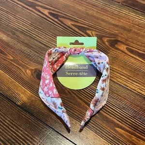 NWOT Women’s Floral Pink & White Headband (Perfect item to bundle and save)